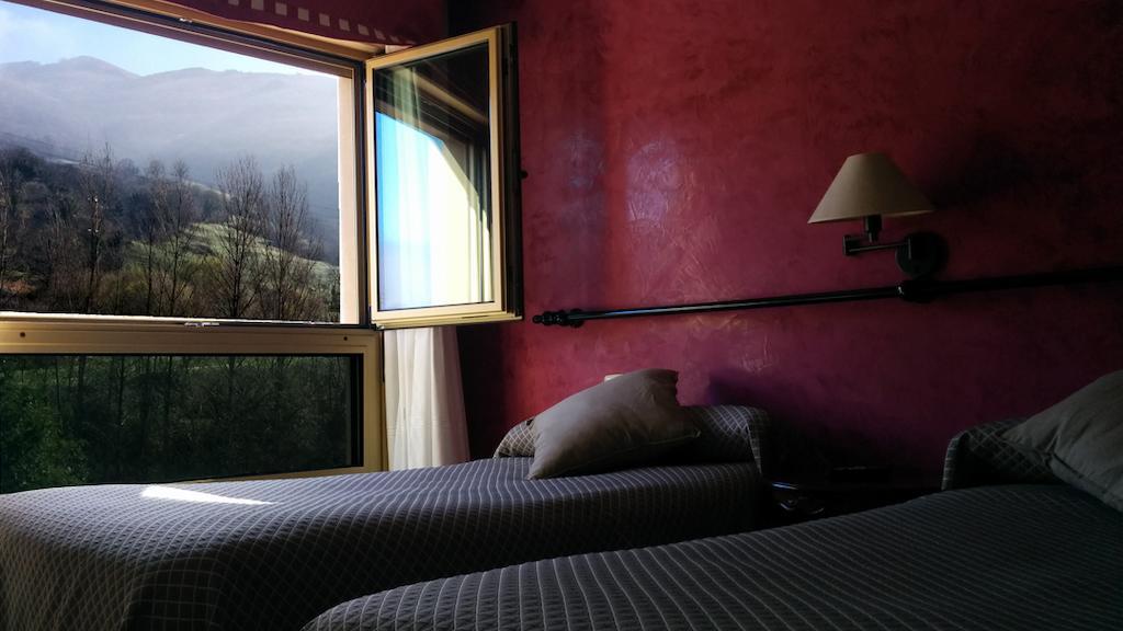 Hotel Lena Pola de Lena Quarto foto