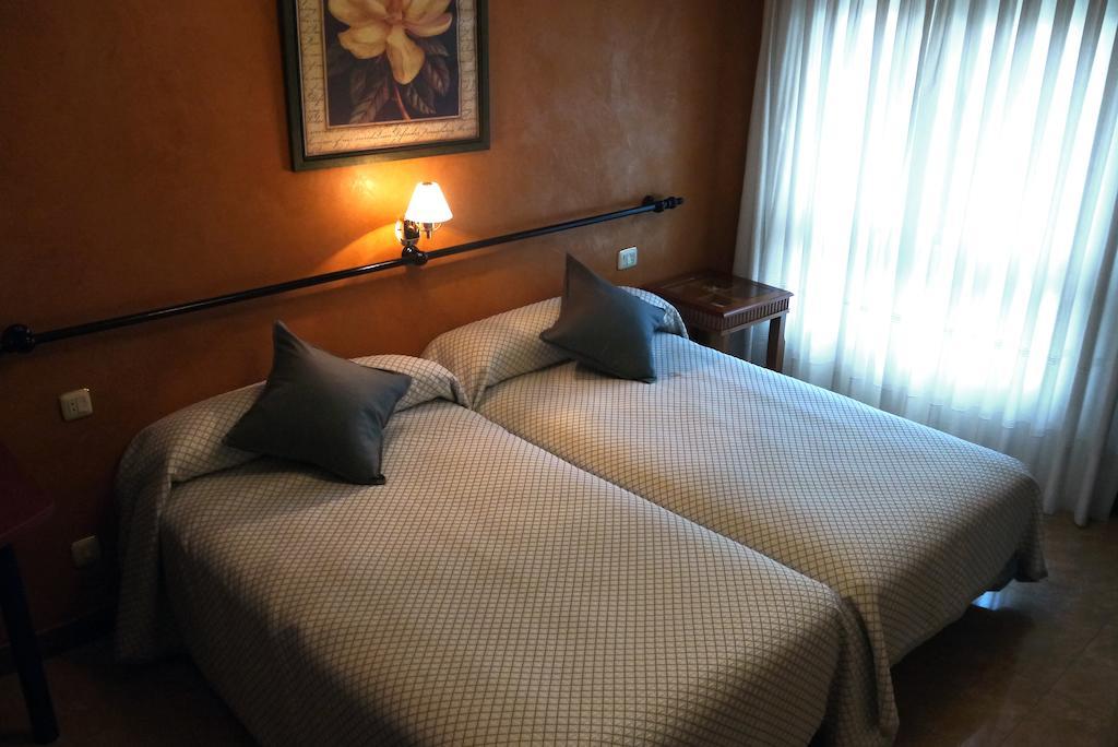 Hotel Lena Pola de Lena Quarto foto